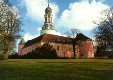 E: Schloss Jever; Parkansicht [Foto: Schlossmuseum Jever]